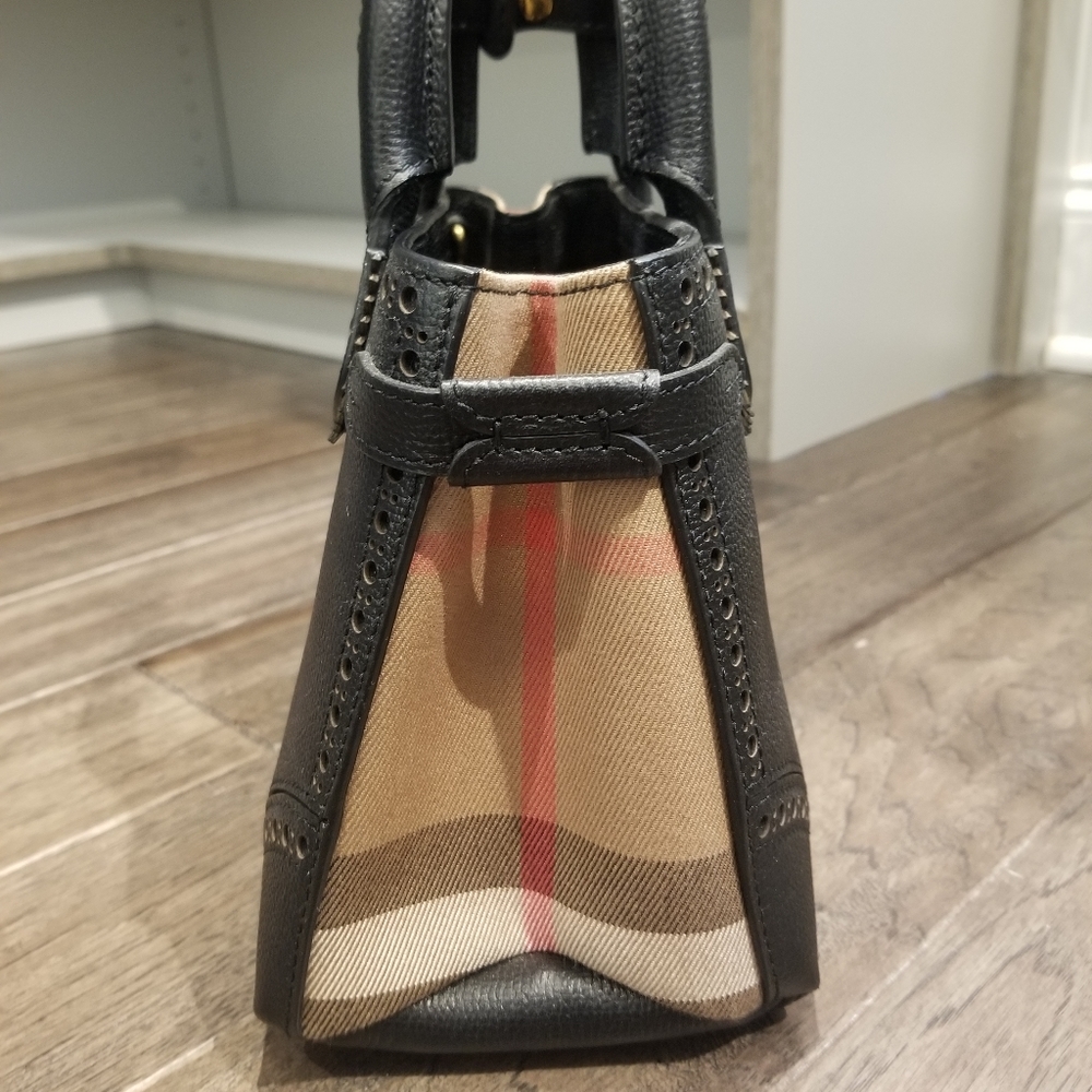 Authentic Burberry black purse - Picture 3 of 8